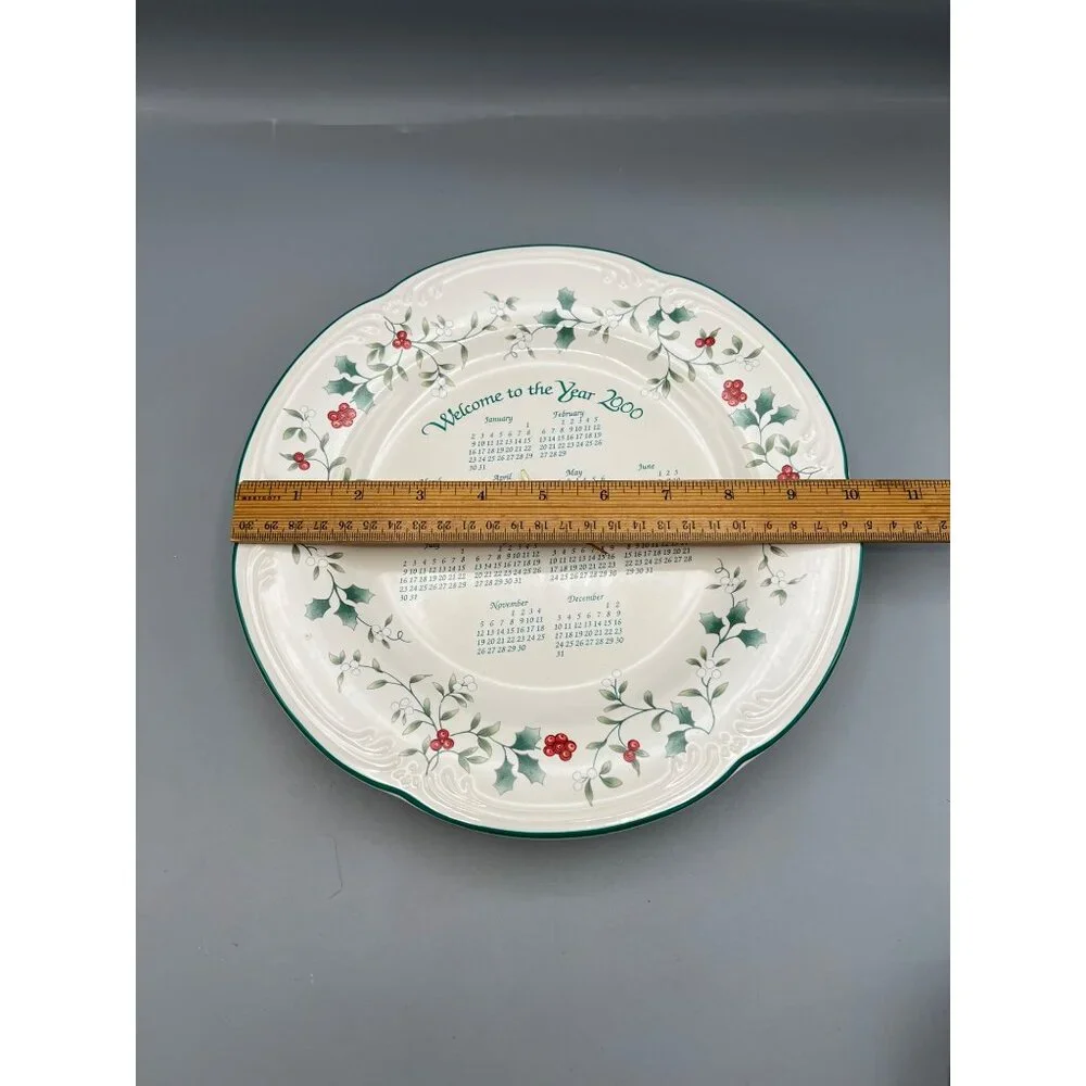 Pfaltzgraff Winterberry Plate Clock Calendar Year 2000 Millennium Super Rare HTF